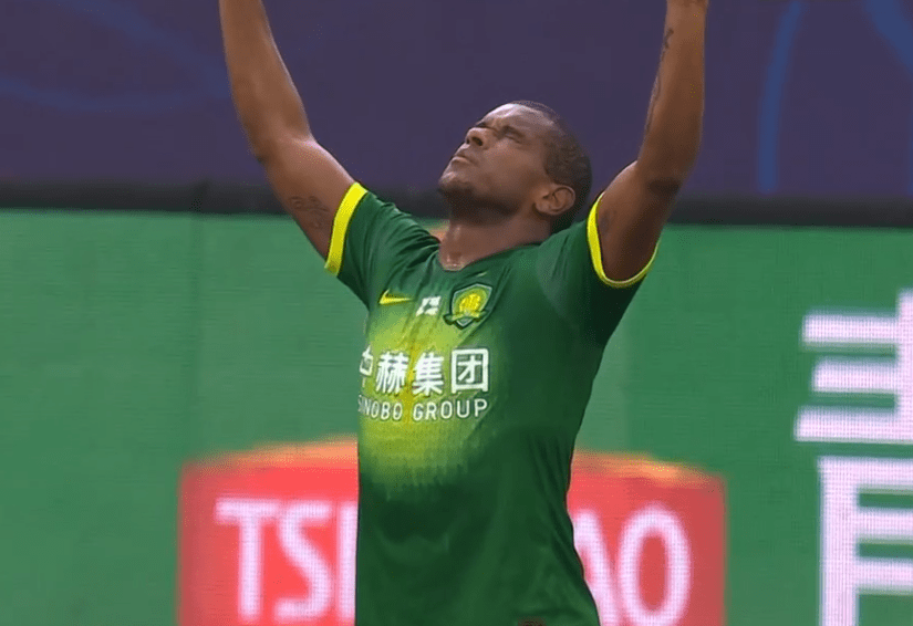 包含清晨突围战来临；洛杉矶快船围绕亚冠官宣签约；赛场秩序良好；控场能力受关注的词条